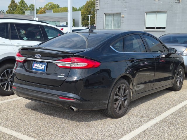 Used 2018 Ford Fusion SE w/ Equipment Group 201A FWD image 4