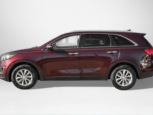 Used 2017 Kia Sorento LX w/ LX Convenience Package image 8