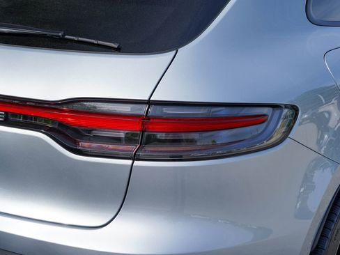 Certified 2026 Porsche Macan image 14