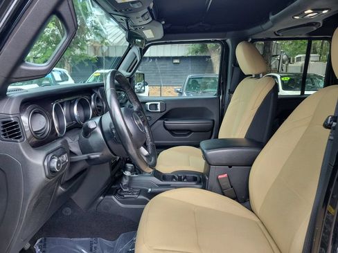 Used 2020 Jeep Wrangler Unlimited Sport AWD/4WD image 2