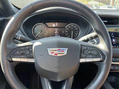 Certified 2022 Cadillac XT4 Premium Luxury w/ Enhanced Visibility Package image 18