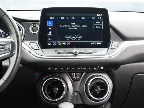 Used 2023 Chevrolet Blazer LT image 11