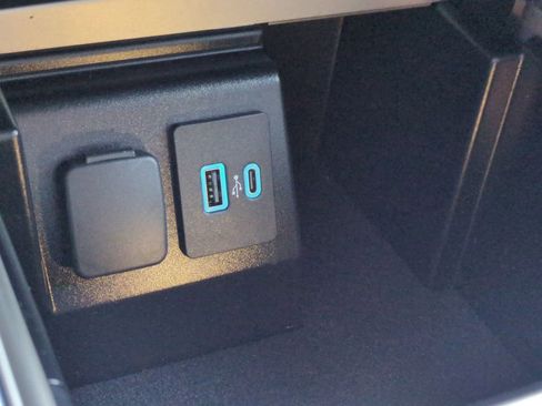 Used 2023 Ford Explorer XLT w/ Equipment Group 202A image 33