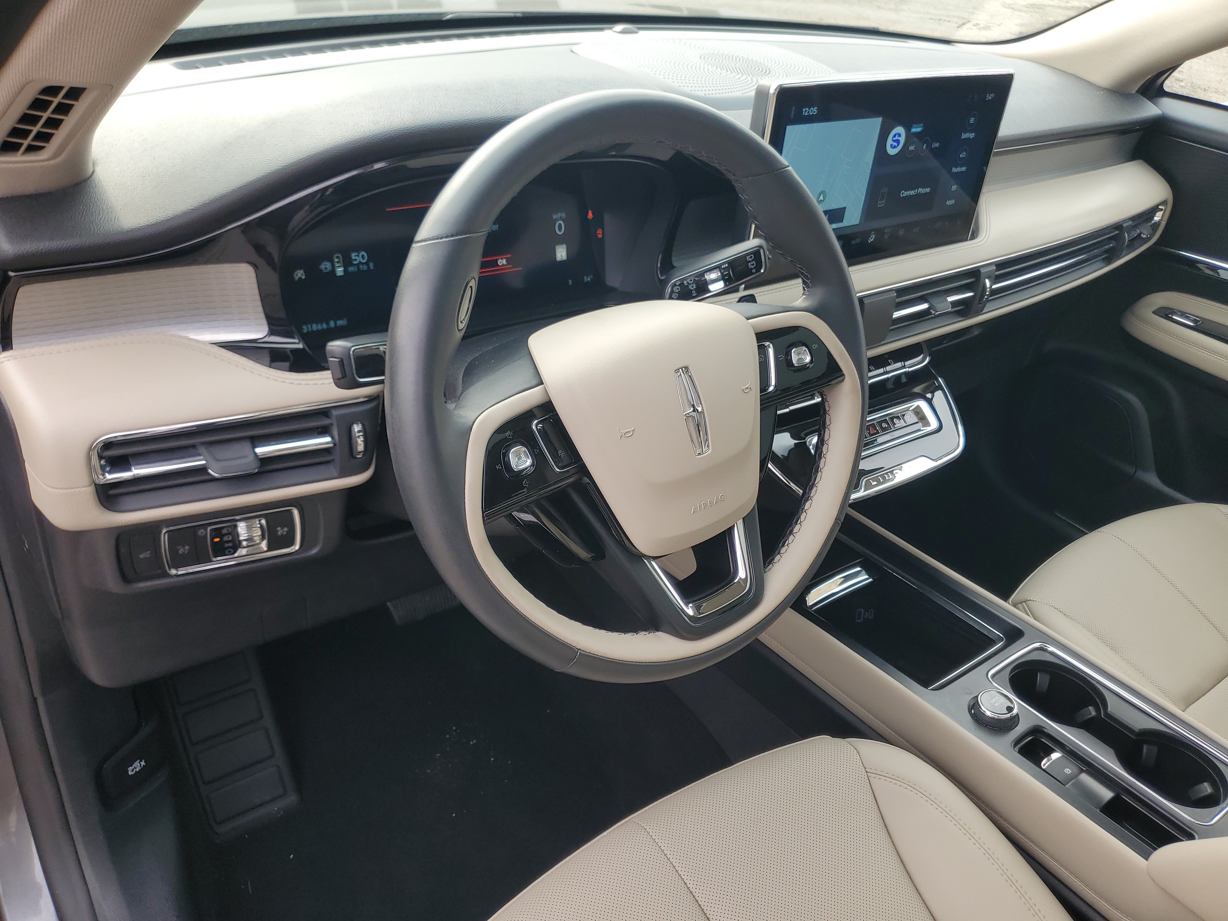 Used 2025 Lincoln Corsair AWD w/ Equipment Group 101A image 13
