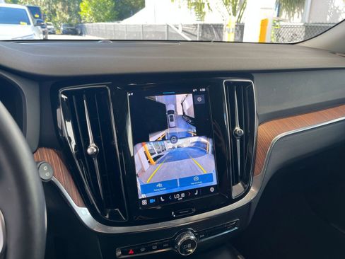 Used 2025 Volvo V60 B5 Cross Country Plus image 17