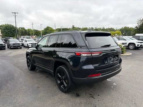 Used 2023 Jeep Grand Cherokee Limited w/ Black Appearance Package AWD/4WD image 6