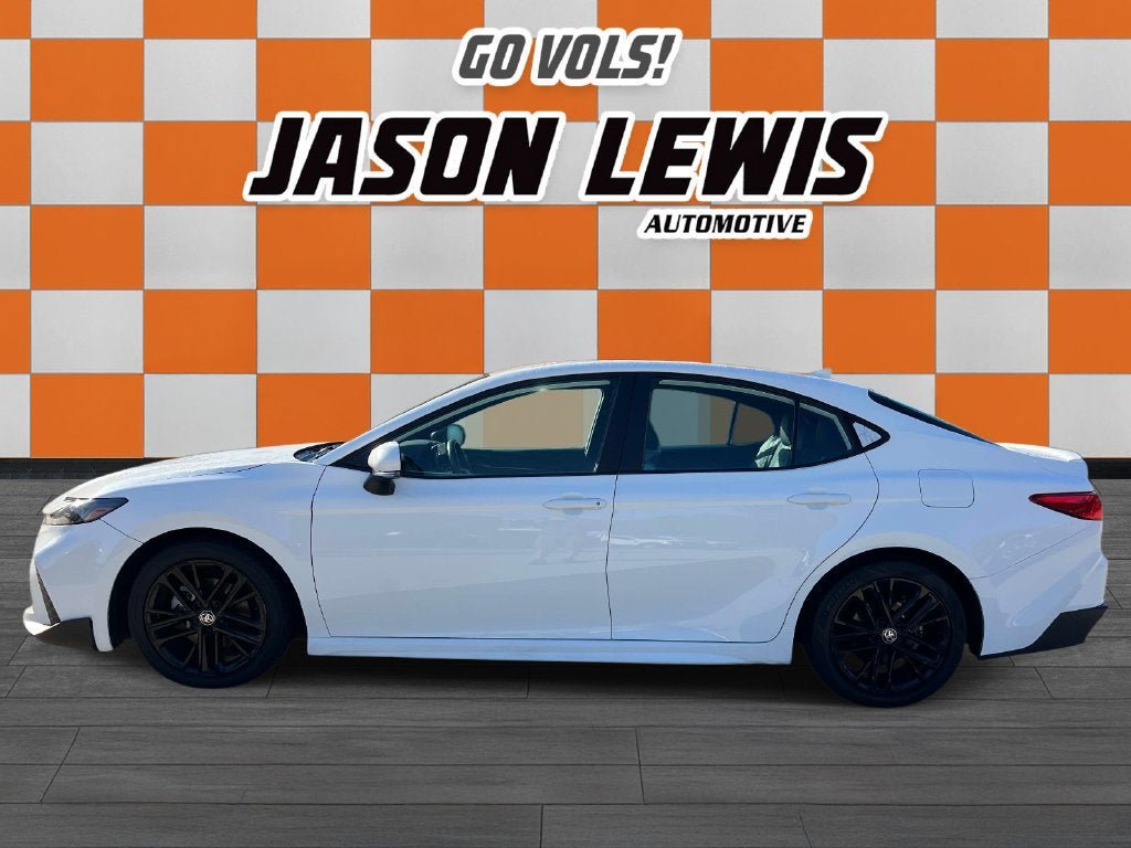 Used 2025 Toyota Camry SE FWD image 6