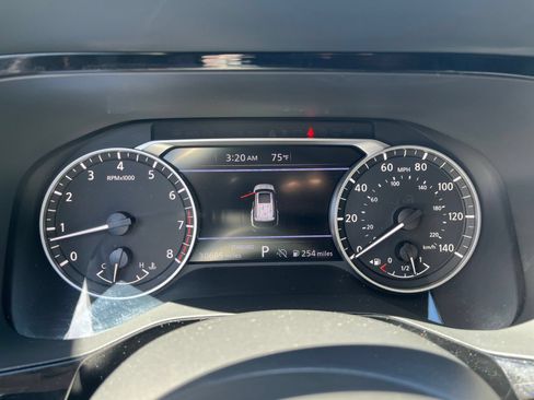Used 2025 Nissan Pathfinder SV FWD image 41