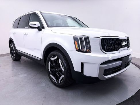 Certified 2024 Kia Telluride EX w/ EX Captain's Chair Package AWD/4WD image 12
