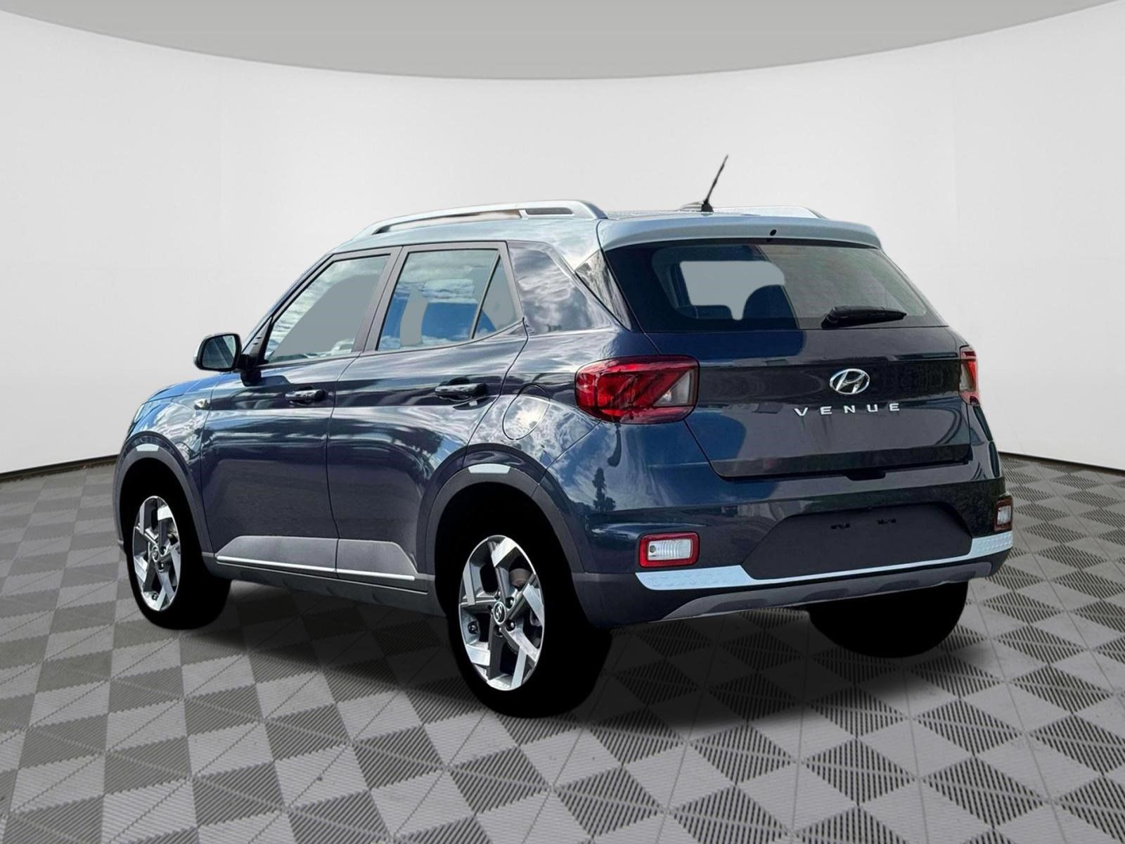 New 2026 Hyundai Venue SEL FWD image 5