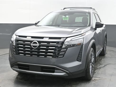 New 2026 Nissan Pathfinder Platinum FWD image 3