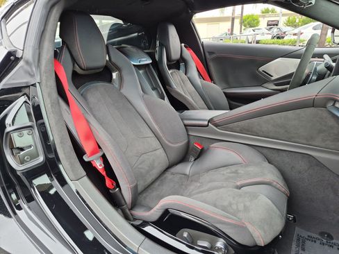 Used 2022 Chevrolet Corvette Stingray Premium Cpe w/ Z51 Performance Package RWD image 32
