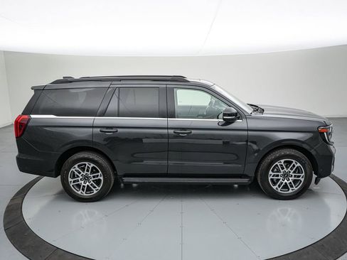 Certified 2025 Ford Expedition Active AWD/4WD image 4