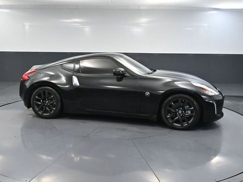 Used 2016 Nissan 370Z Coupe image 3
