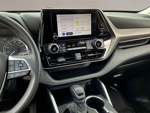 Used 2023 Toyota Highlander L image 9