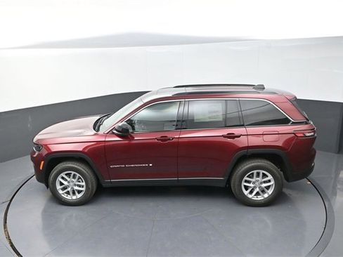 New 2025 Jeep Grand Cherokee Laredo image 12