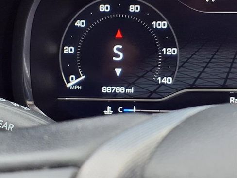 Used 2022 GMC Yukon SLT w/ SLT Premium Package image 19