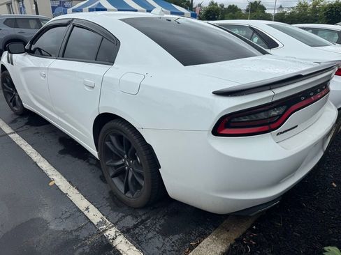 Used 2017 Dodge Charger SXT w/ Blacktop Package RWD image 3
