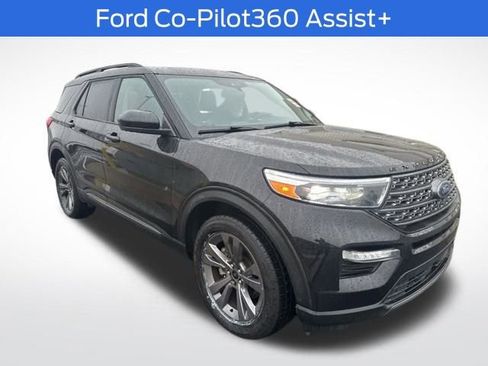 Certified 2022 Ford Explorer XLT w/ Equipment Group 202A image 3