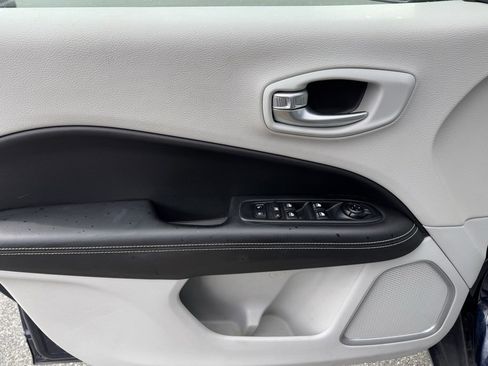 Used 2018 Jeep Compass Latitude w/ Popular Equipment Group image 12