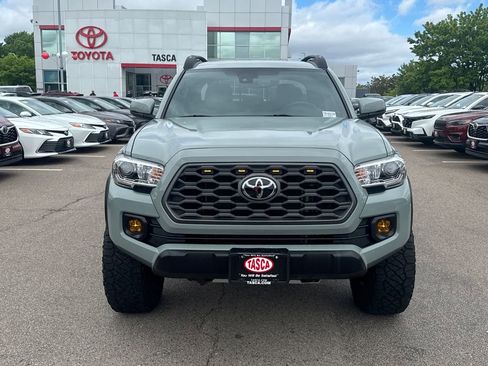 Used 2022 Toyota Tacoma TRD Off-Road w/ Technology Package AWD/4WD image 2