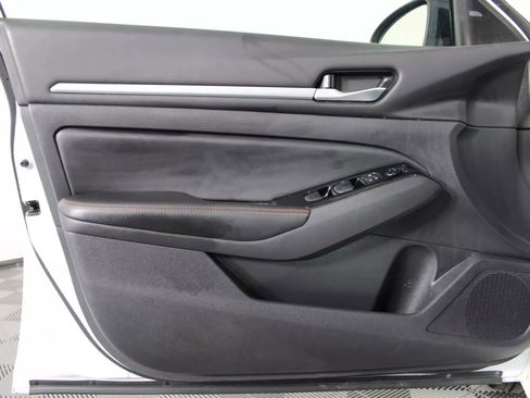 Used 2024 Nissan Altima 2.5 SR image 37