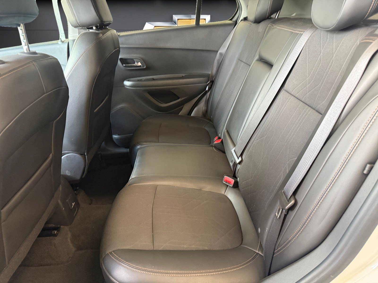 Used 2022 Chevrolet Trax LT w/ Sport Edition FWD image 19