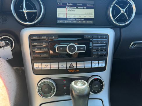 Used 2015 Mercedes-Benz SLK 250 image 35