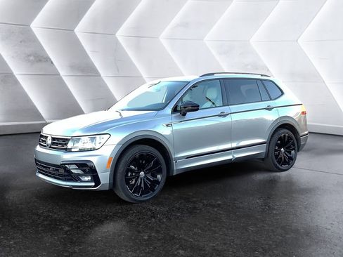 Used 2021 Volkswagen Tiguan SE R-Line image 3