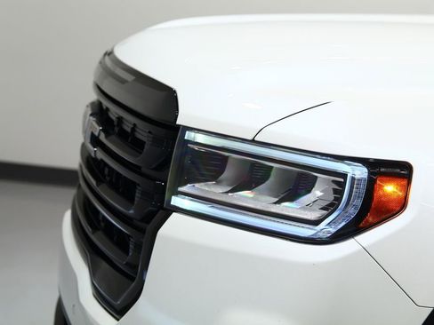 Used 2022 GMC Acadia SLT w/ Elevation Edition image 17