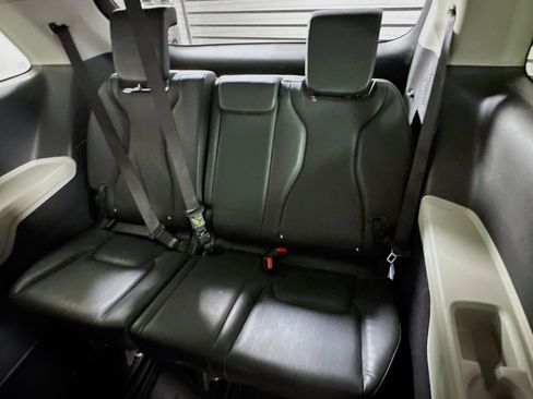 Used 2024 Kia Carnival LX image 25