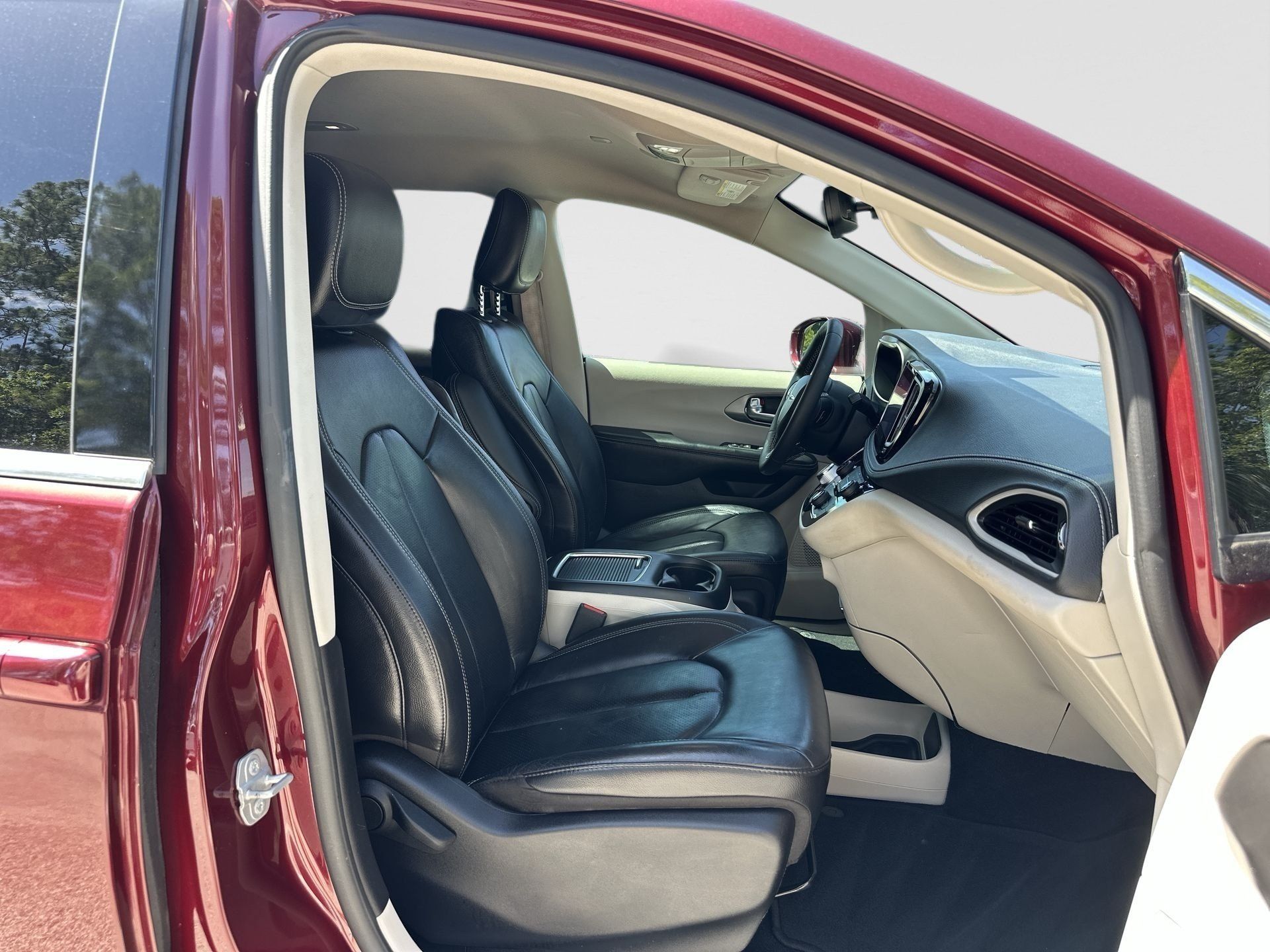 Used 2022 Chrysler Pacifica Touring-L AWD/4WD image 27