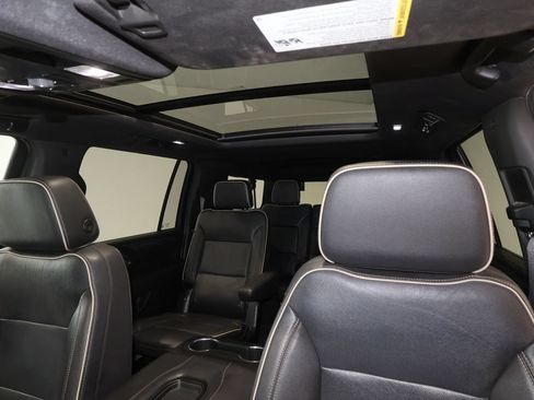 Used 2022 GMC Yukon XL SLT w/ SLT Premium Package AWD/4WD image 18