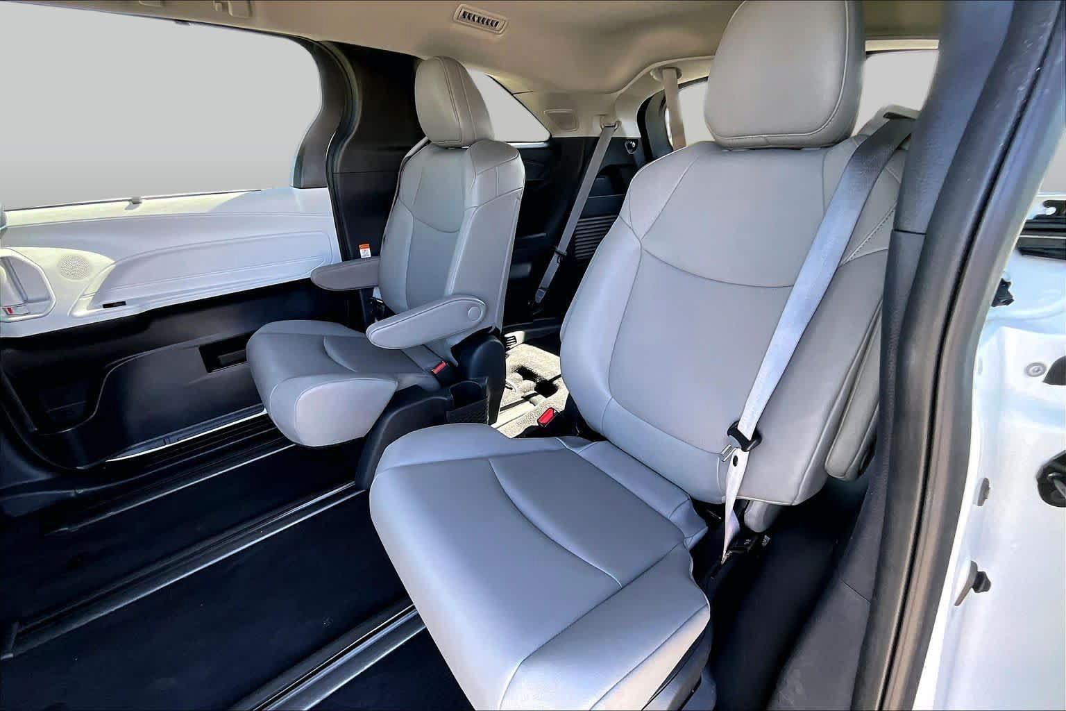 Certified 2025 Toyota Sienna XLE w/ XLE Plus Package AWD/4WD image 20