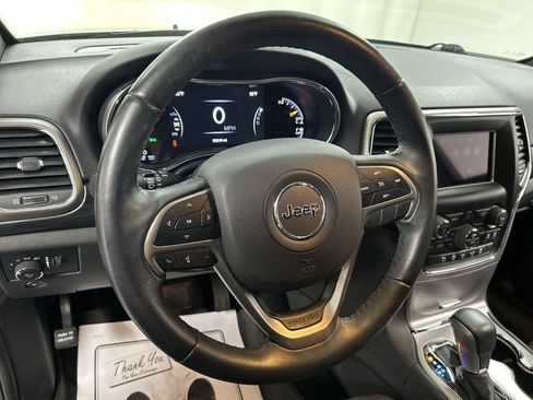 Used 2019 Jeep Grand Cherokee Laredo AWD/4WD image 4