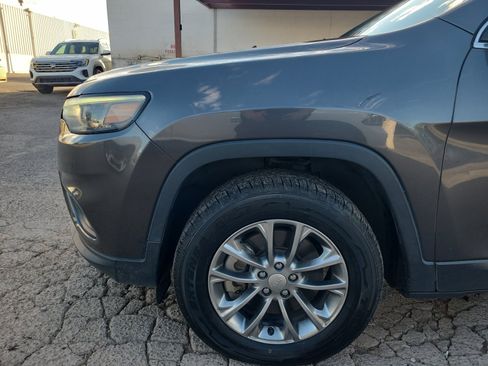 Used 2019 Jeep Cherokee Latitude Plus w/ Comfort/Convenience Group AWD/4WD image 10