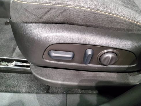 Used 2023 Chevrolet Equinox LT image 25