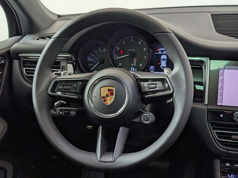 Certified 2026 Porsche Macan AWD/4WD image 20