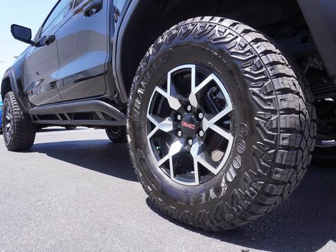 Certified 2025 GMC Canyon AT4 w/ Nightfall Edition AWD/4WD image 6
