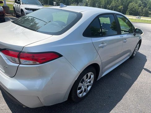 Used 2025 Toyota Corolla LE FWD image 5