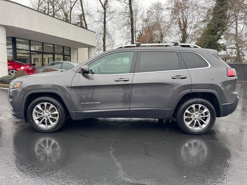 Used 2019 Jeep Cherokee Latitude Plus w/ Cold Weather Group image 2
