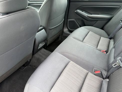 Used 2024 Nissan Altima 2.5 SV FWD image 14