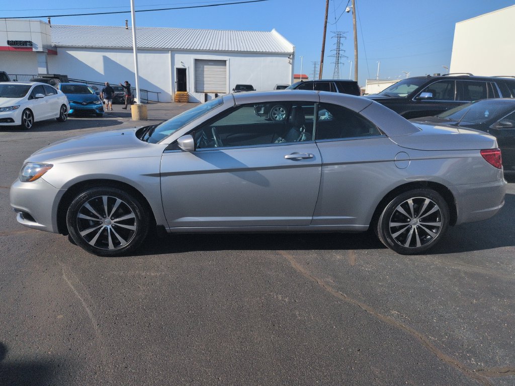 Used 2013 Chrysler 200 S FWD image 3