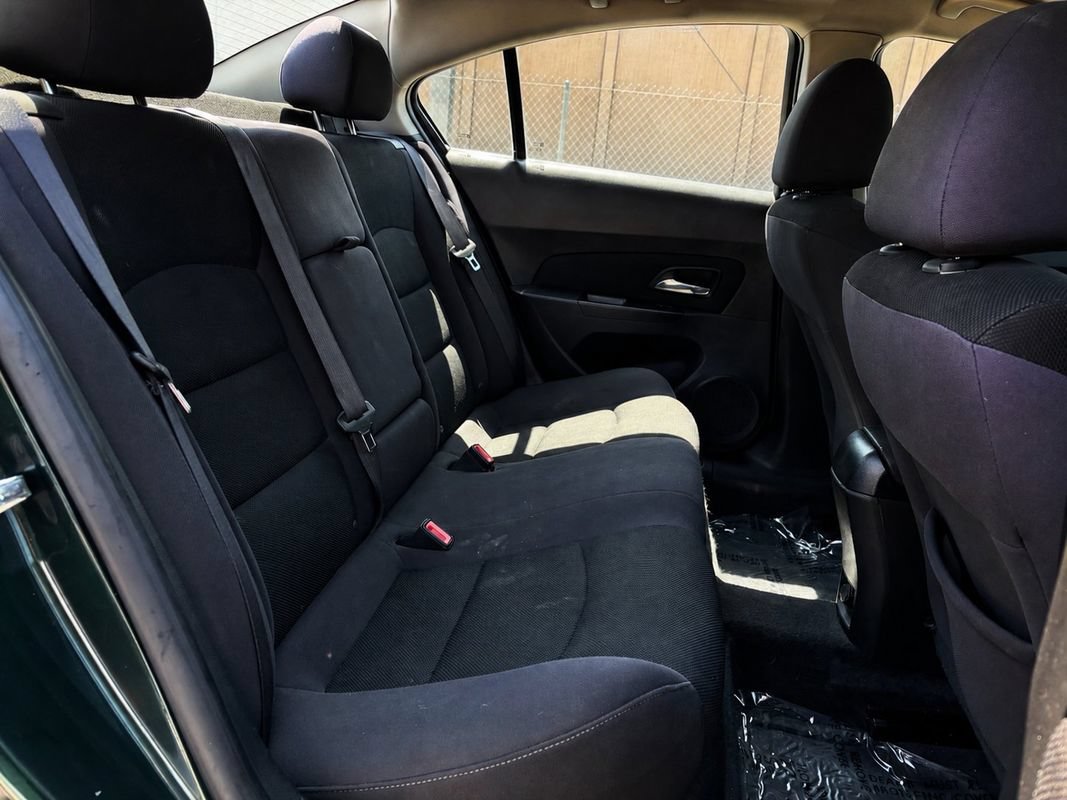 Used 2015 Chevrolet Cruze LT FWD image 13