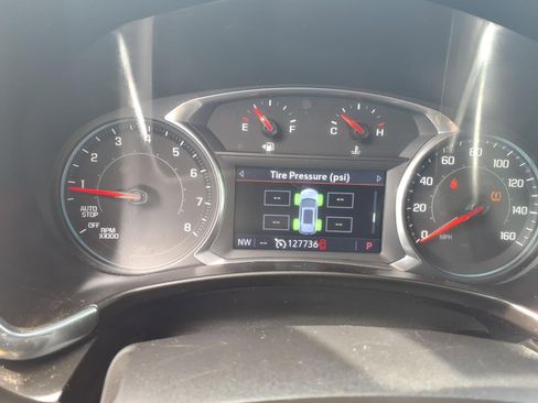Used 2019 Chevrolet Equinox LT w/ Sun & Navigation Package FWD image 10