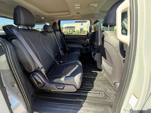 Used 2025 Kia Carnival SX FWD image 18