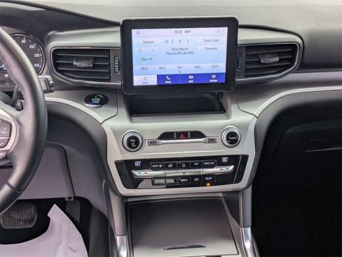 Used 2020 Ford Explorer XLT w/ Equipment Group 202A image 21