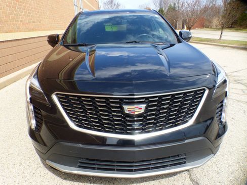Used 2022 Cadillac XT4 Premium Luxury w/ Enhanced Visibility Package FWD image 12