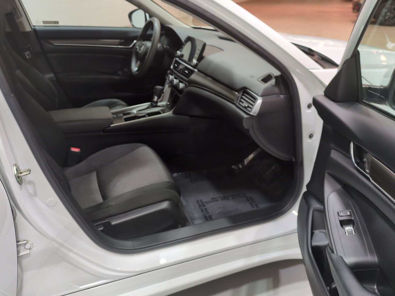 Used 2019 Honda Accord LX image 9