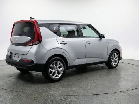 Used 2025 Kia Soul LX w/ LX Technology Package FWD image 9